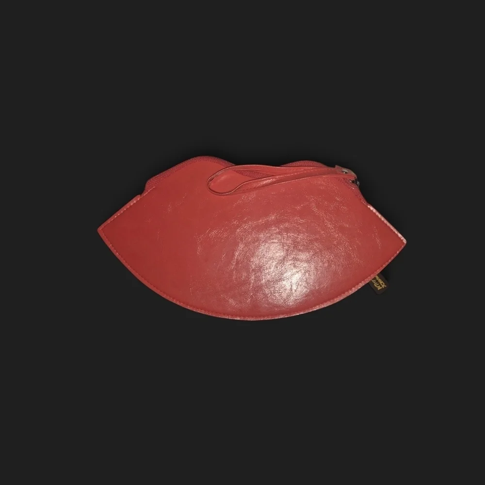 BETSEY JOHNSON | Red Lips Wristlet Zipper Clutch Nwt - Picture 2 of 6